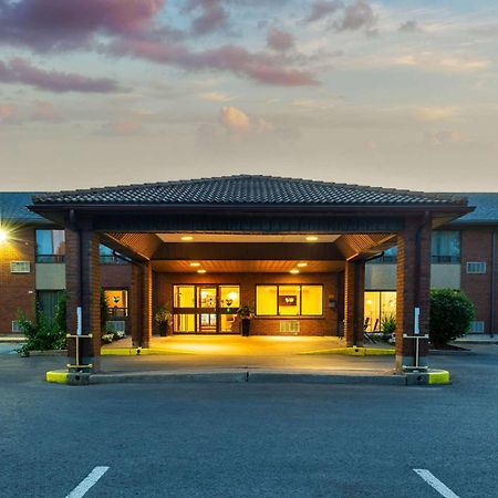 Comfort Inn Hwy 401 Kingston Bagian luar foto