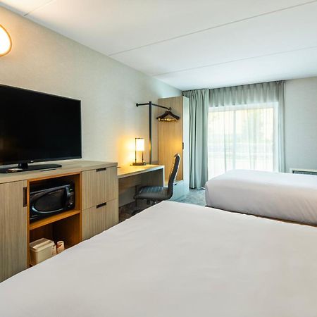 Comfort Inn Hwy 401 Kingston Bagian luar foto