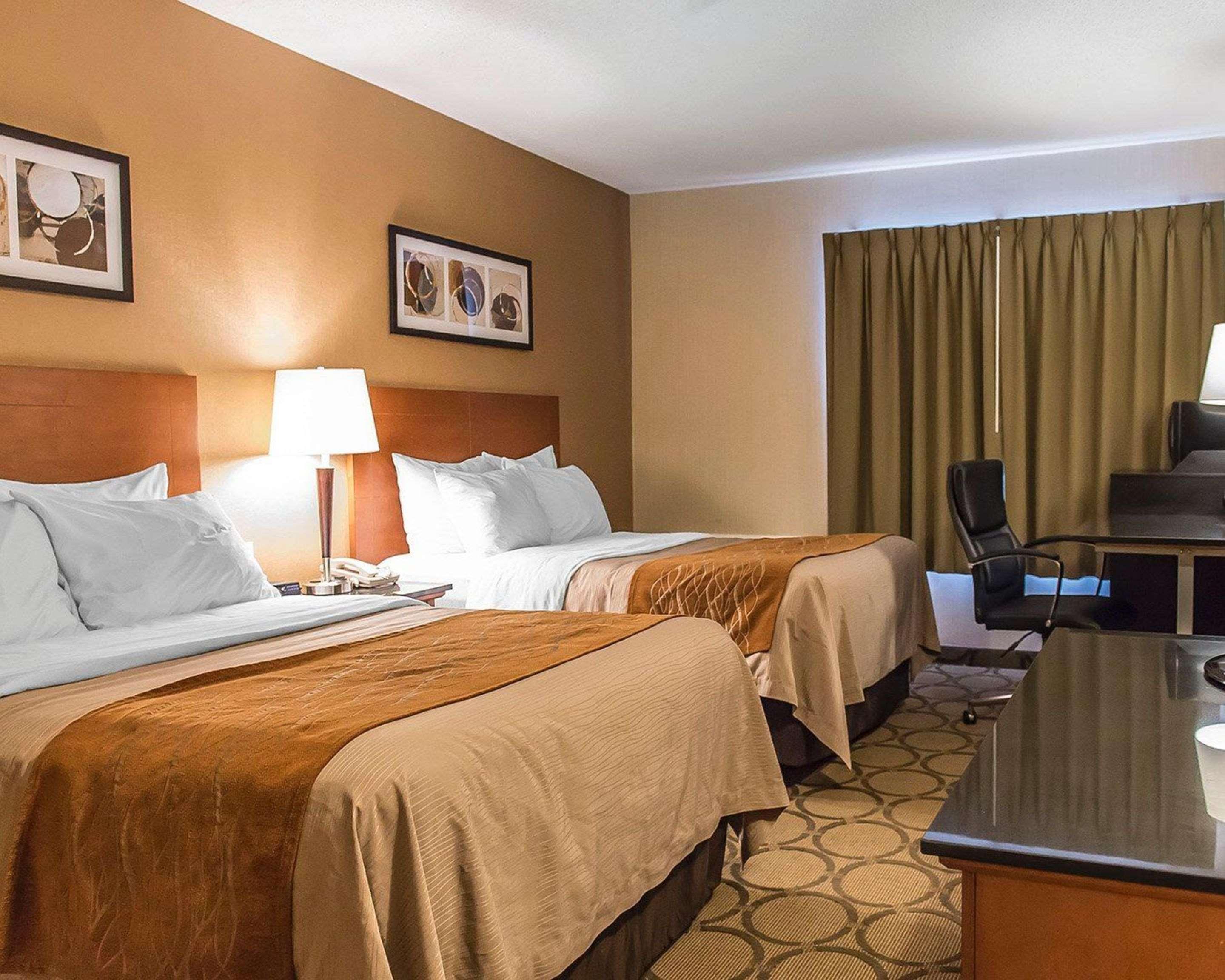 Comfort Inn Hwy 401 Kingston Bagian luar foto