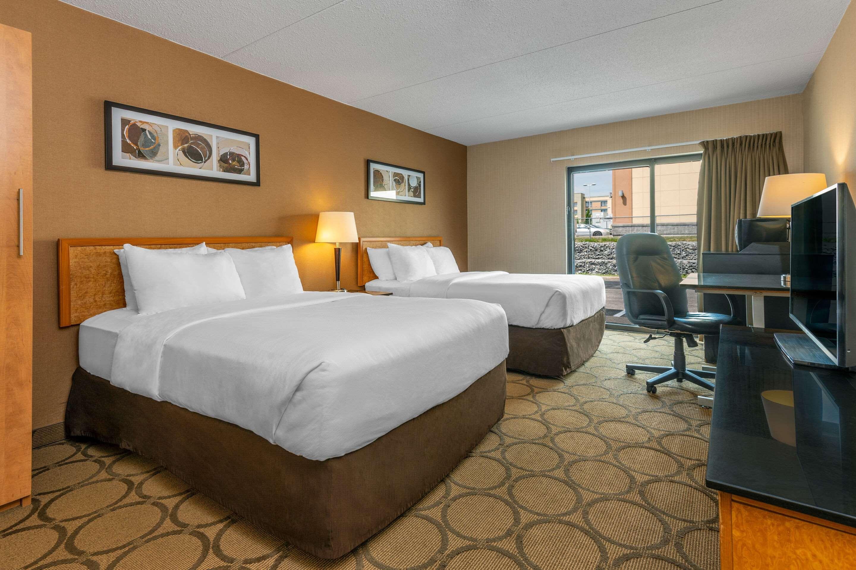 Comfort Inn Hwy 401 Kingston Bagian luar foto