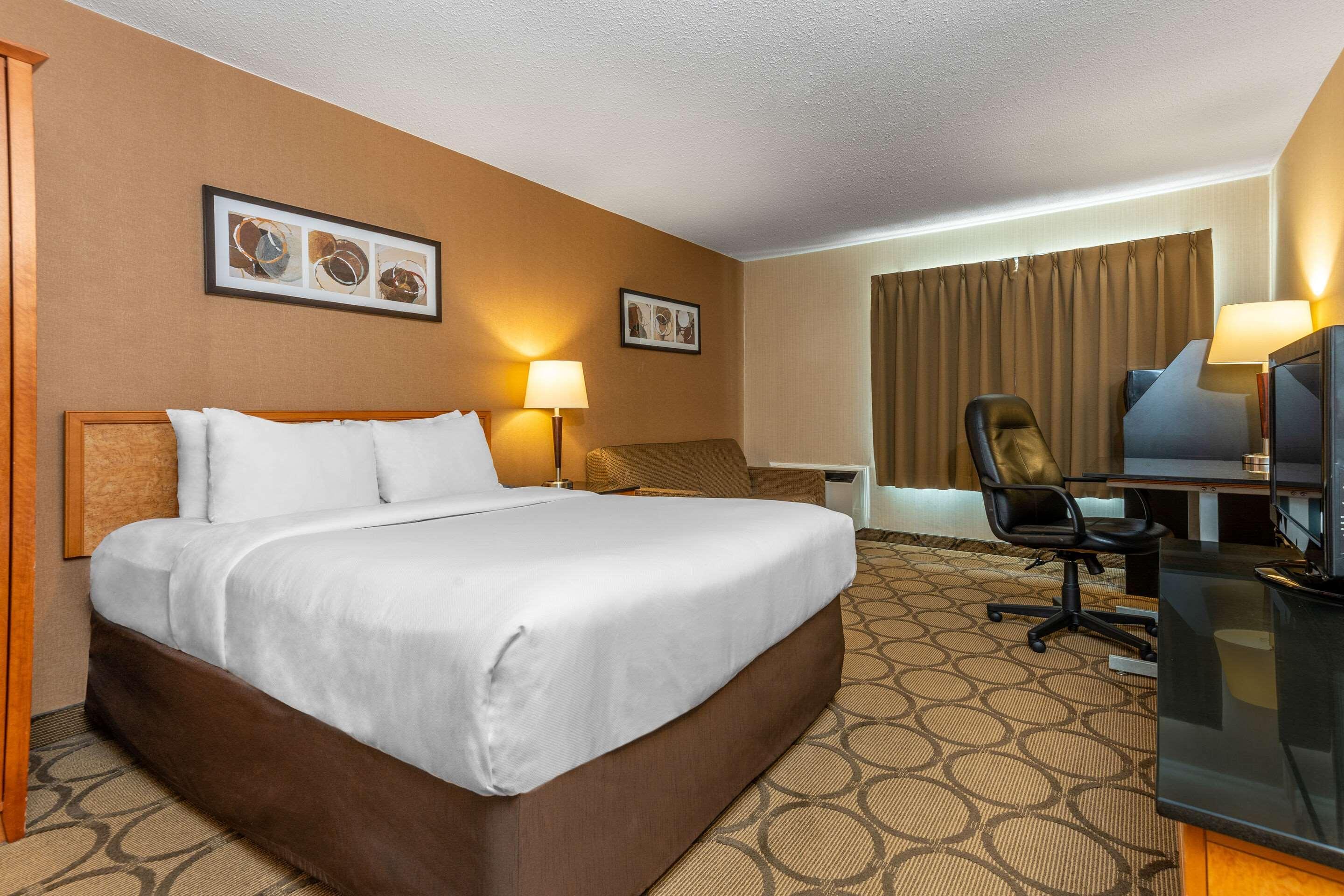 Comfort Inn Hwy 401 Kingston Bagian luar foto