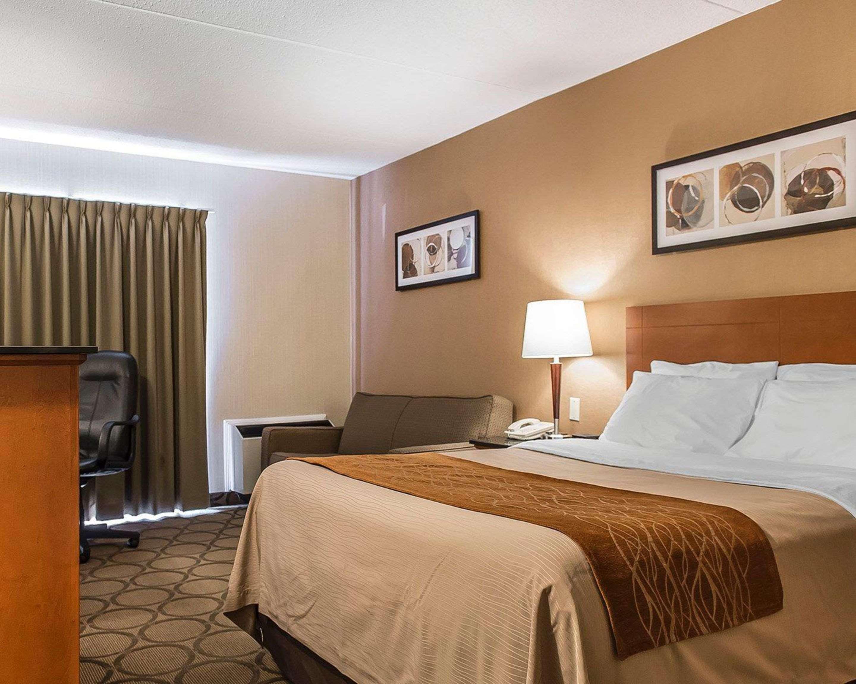 Comfort Inn Hwy 401 Kingston Bagian luar foto