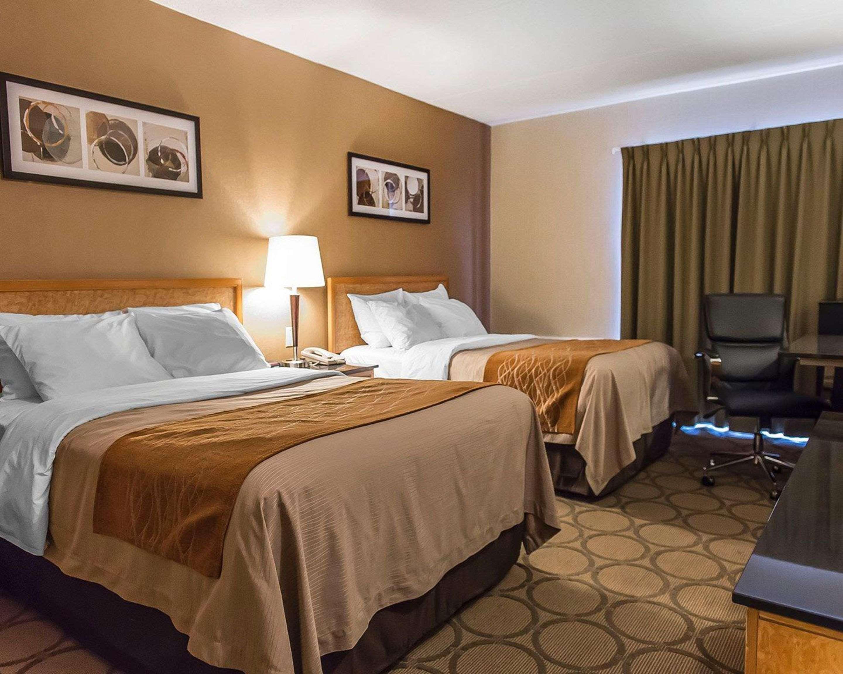 Comfort Inn Hwy 401 Kingston Bagian luar foto