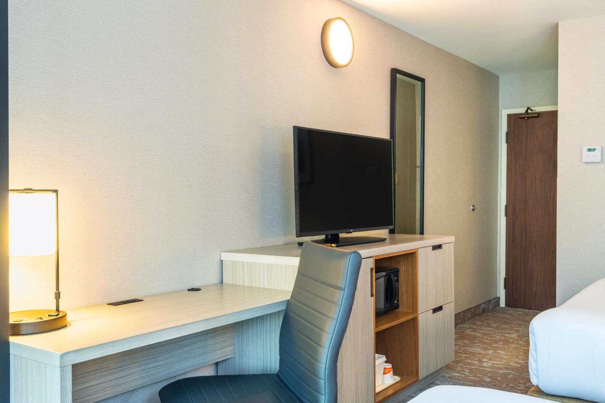 Comfort Inn Hwy 401 Kingston Bagian luar foto