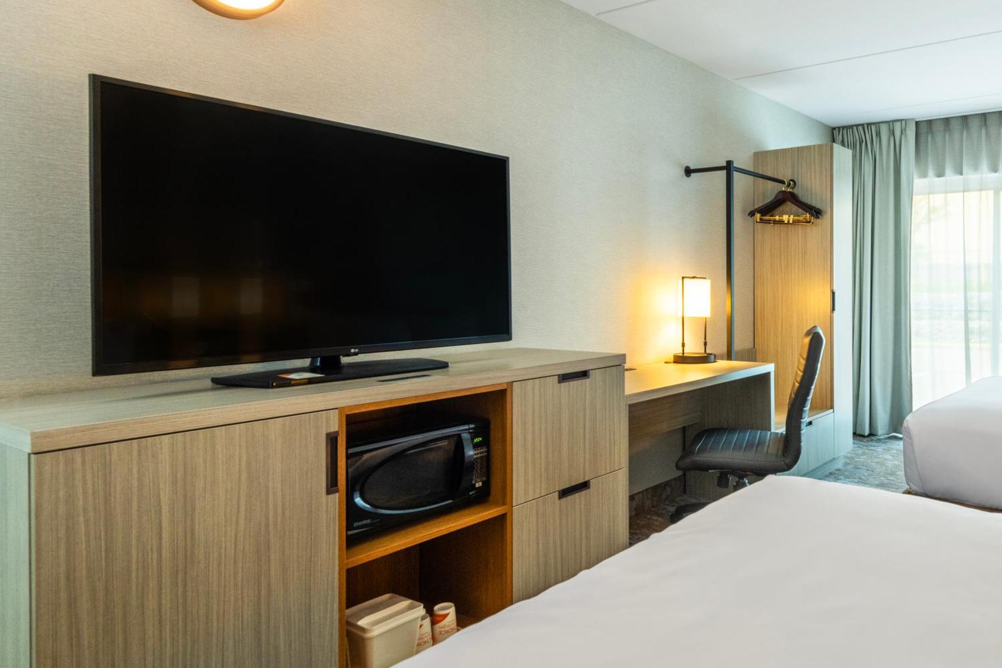 Comfort Inn Hwy 401 Kingston Bagian luar foto