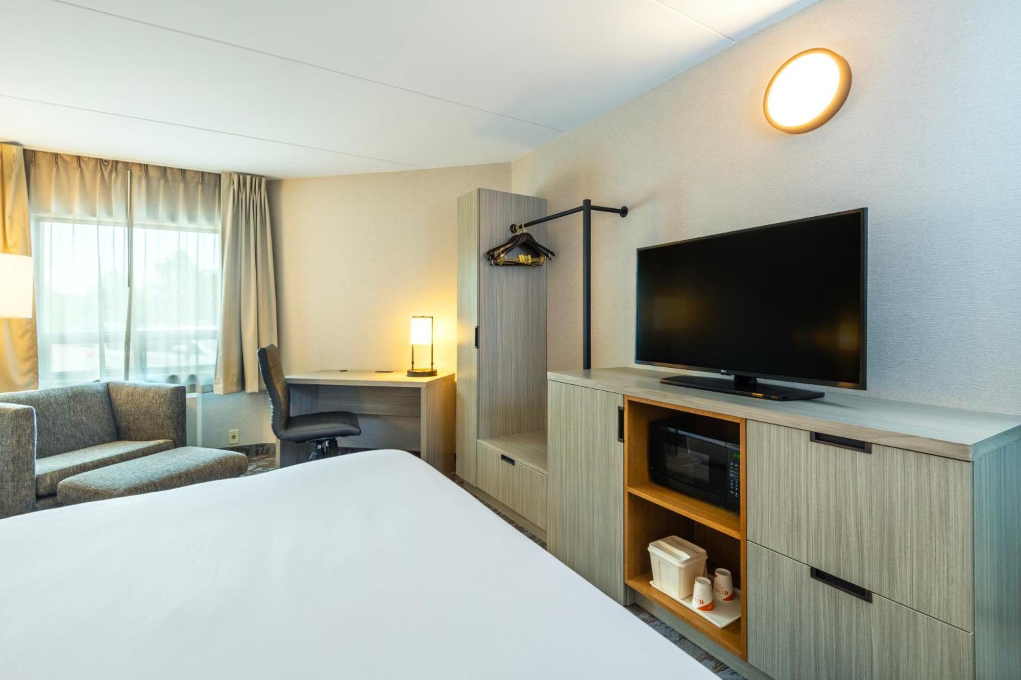 Comfort Inn Hwy 401 Kingston Bagian luar foto