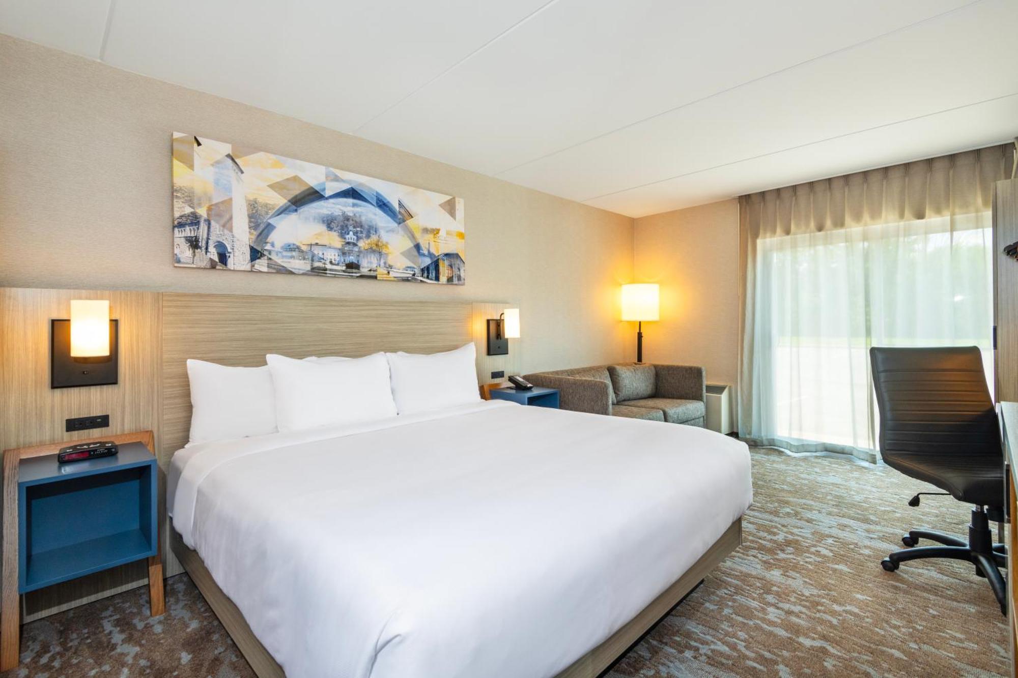 Comfort Inn Hwy 401 Kingston Bagian luar foto