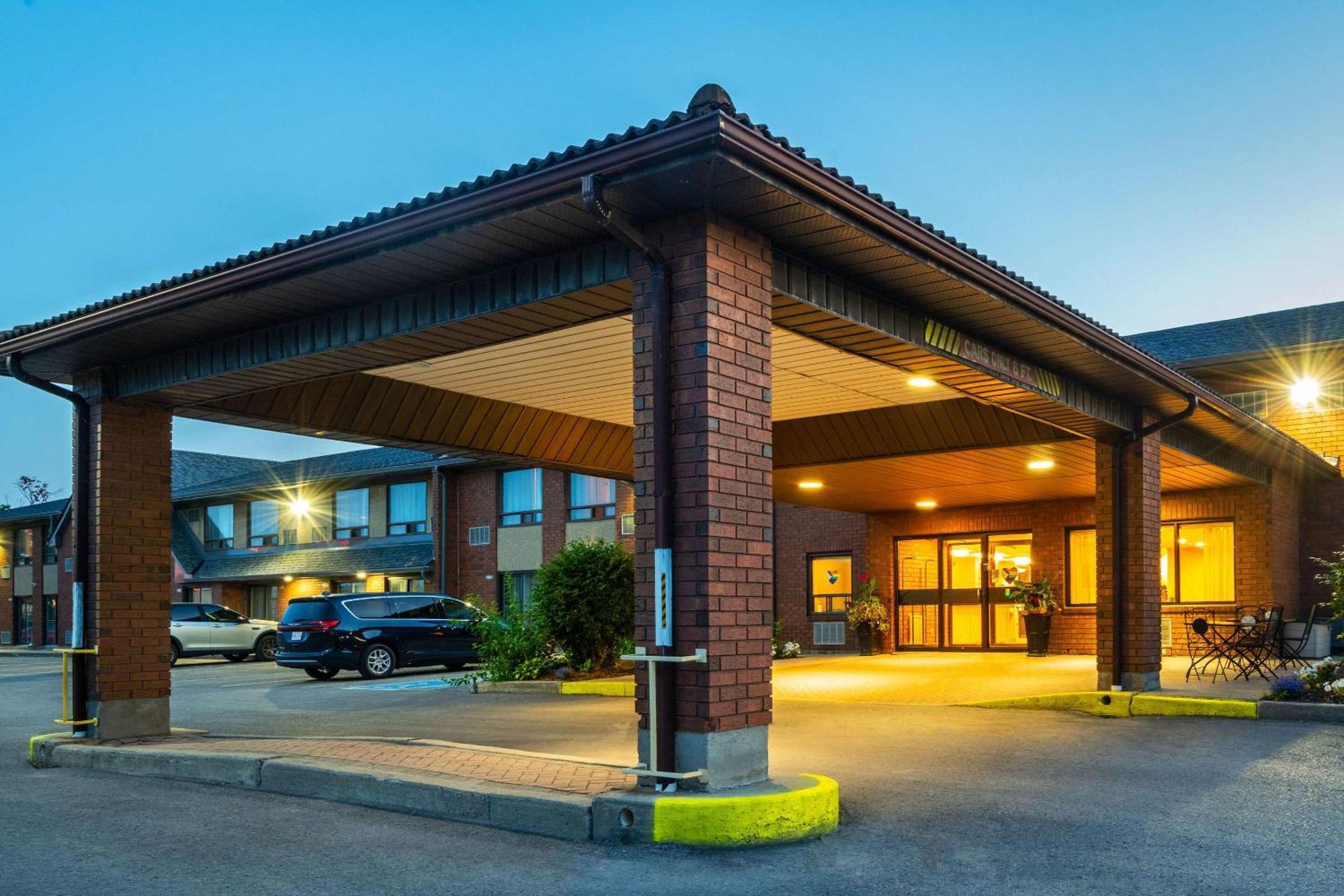 Comfort Inn Hwy 401 Kingston Bagian luar foto