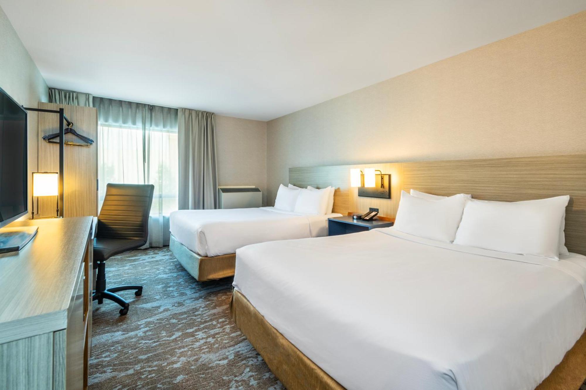 Comfort Inn Hwy 401 Kingston Bagian luar foto