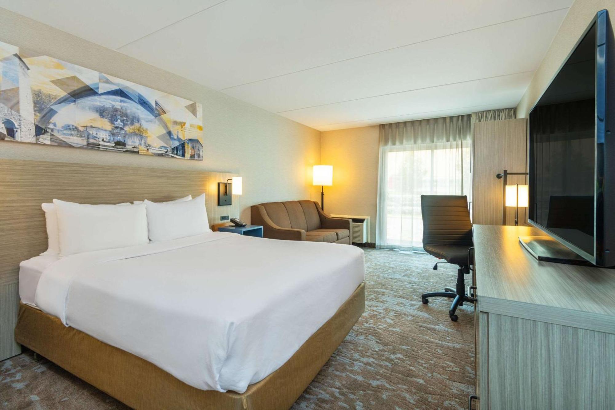 Comfort Inn Hwy 401 Kingston Bagian luar foto