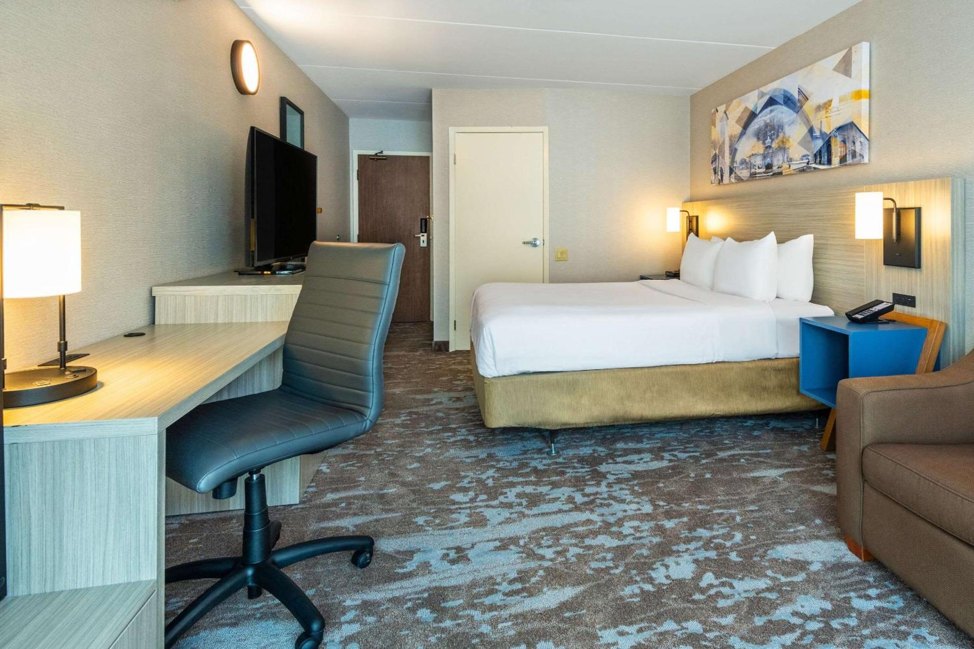 Comfort Inn Hwy 401 Kingston Bagian luar foto