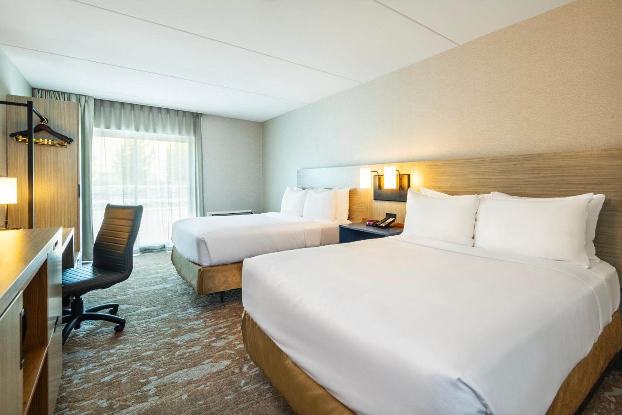 Comfort Inn Hwy 401 Kingston Bagian luar foto