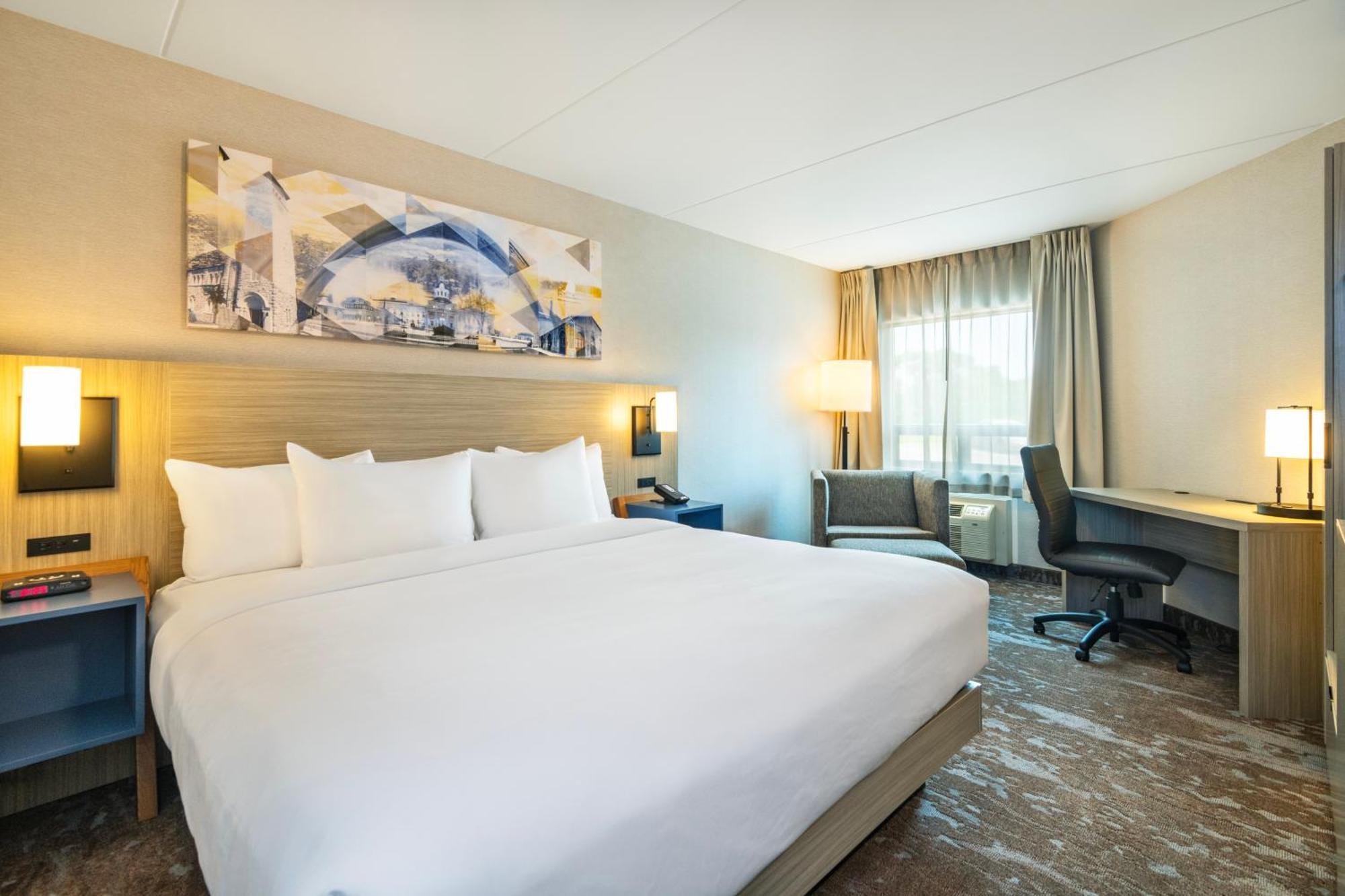 Comfort Inn Hwy 401 Kingston Bagian luar foto