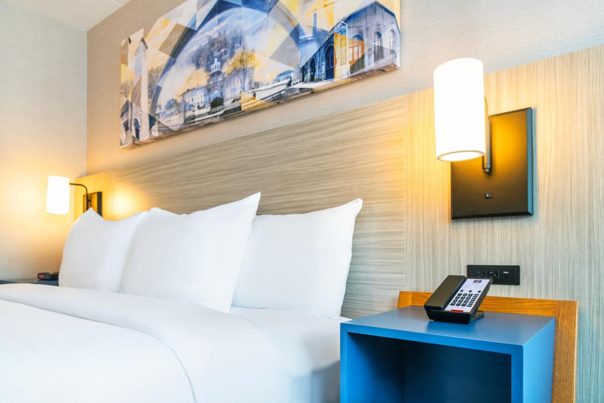 Comfort Inn Hwy 401 Kingston Bagian luar foto