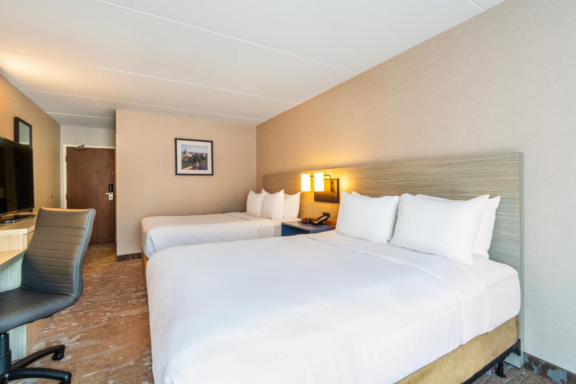 Comfort Inn Hwy 401 Kingston Bagian luar foto