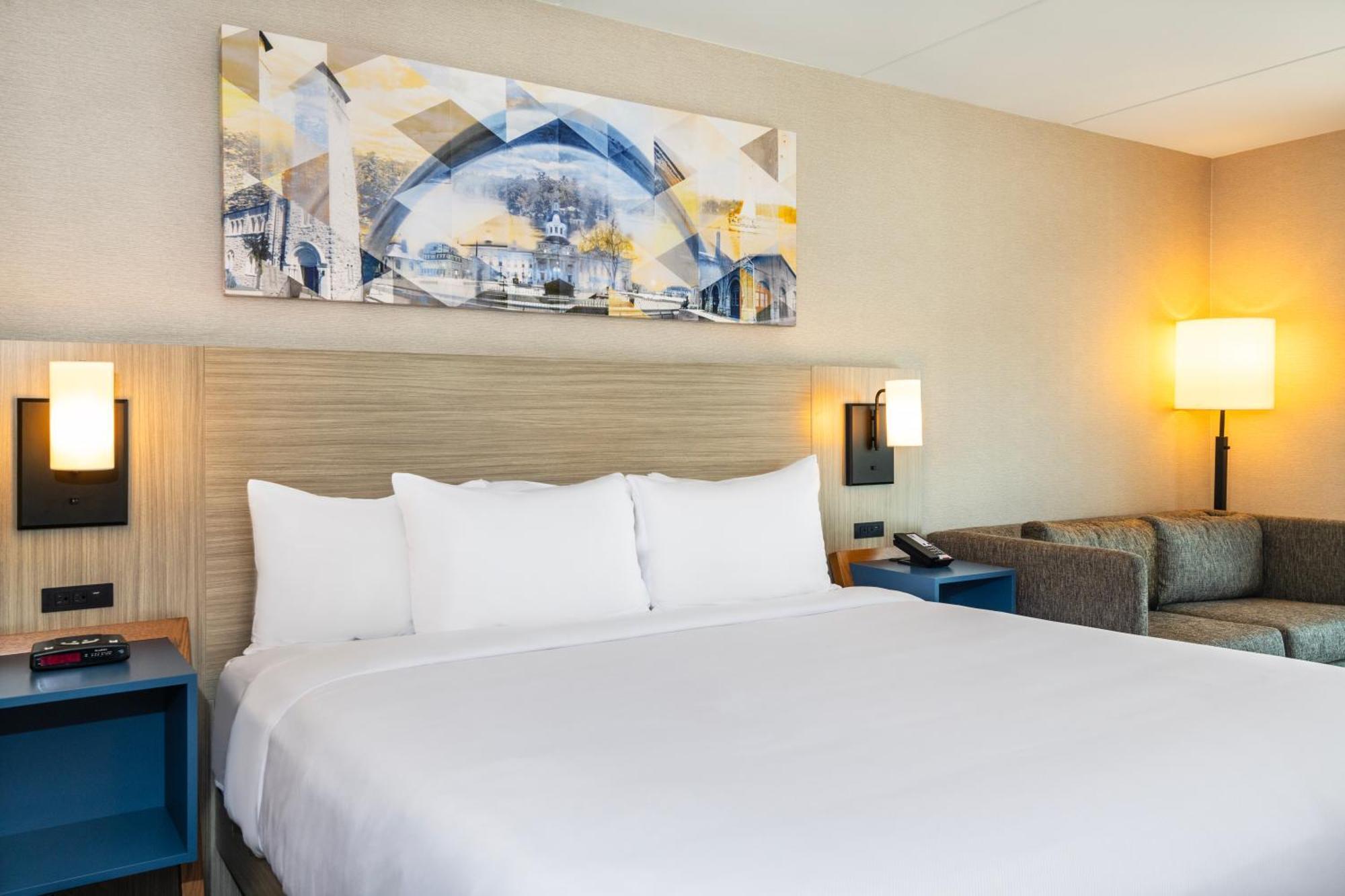 Comfort Inn Hwy 401 Kingston Bagian luar foto