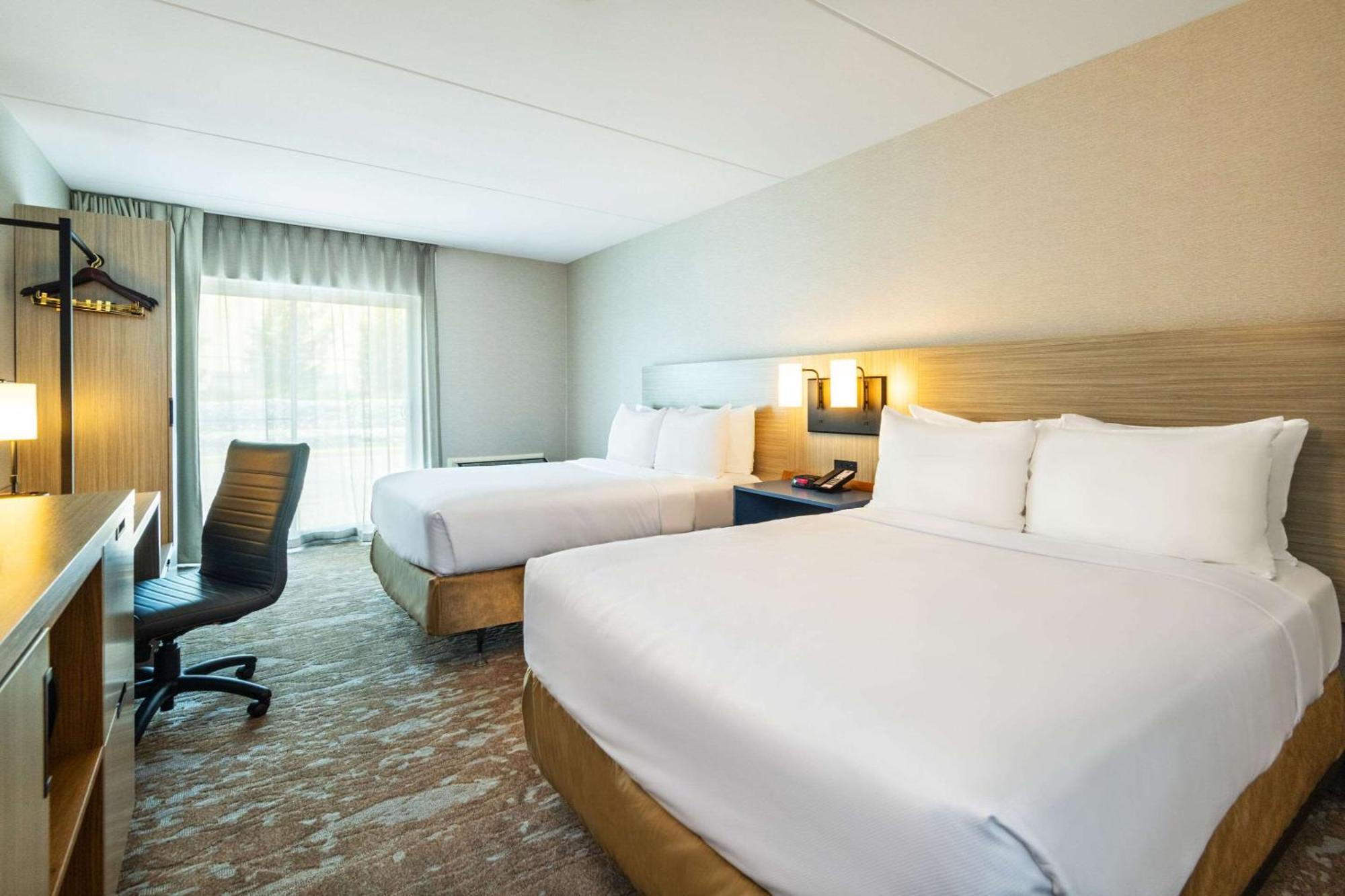 Comfort Inn Hwy 401 Kingston Bagian luar foto